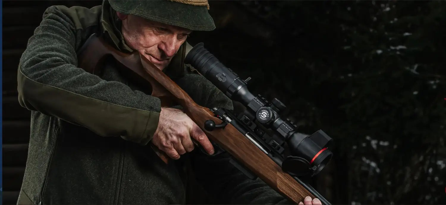 Hunter using Guide TU635L 3.0 Thermal Scope